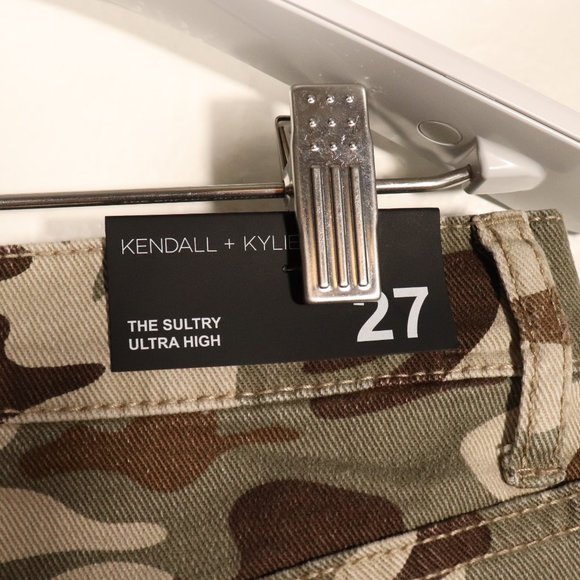 NWT Kendall & Kylie Camo Jeans Size 27 - Picture 8 of 10